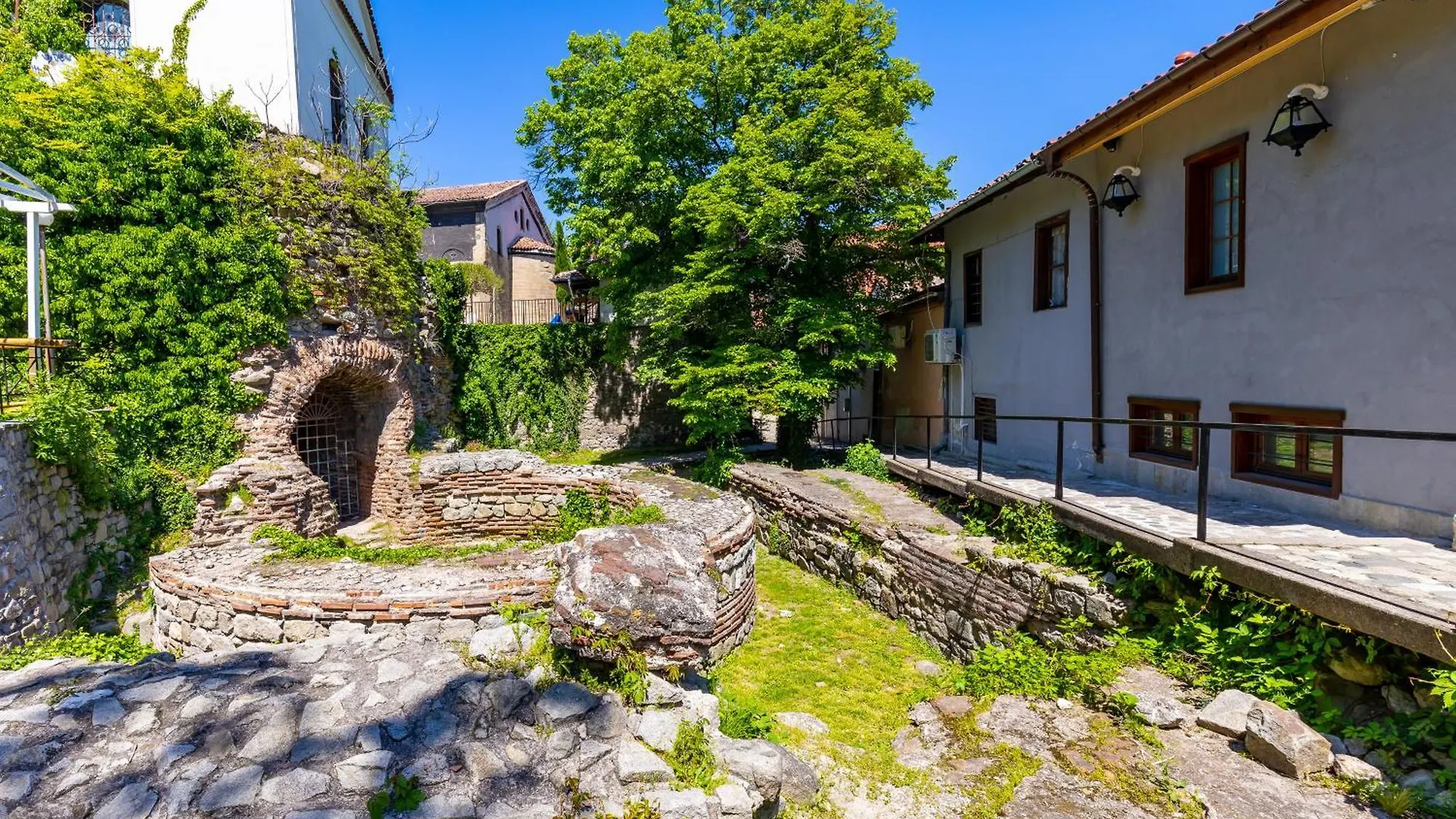 Old Town 2Br Spacious House With Private Garden And Free Parking Plovdiv 0*,  Bulgaria