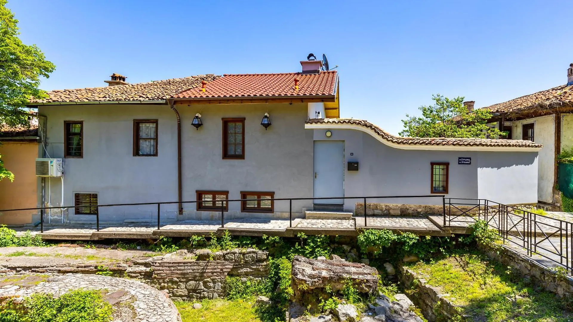 Old Town 2Br Spacious House With Private Garden And Free Parking Plovdiv Villa